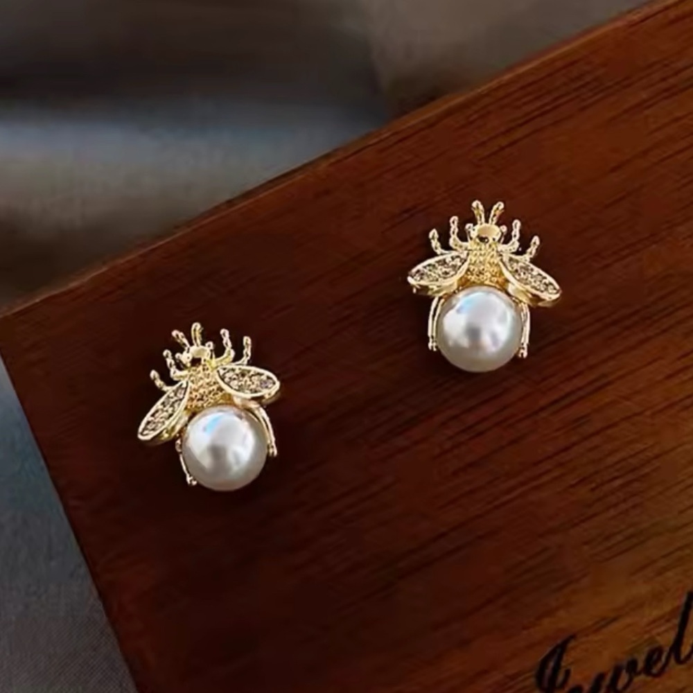 18K Gold Bee Stud Earrings With Bold Pearl & Pave Diamond Accents